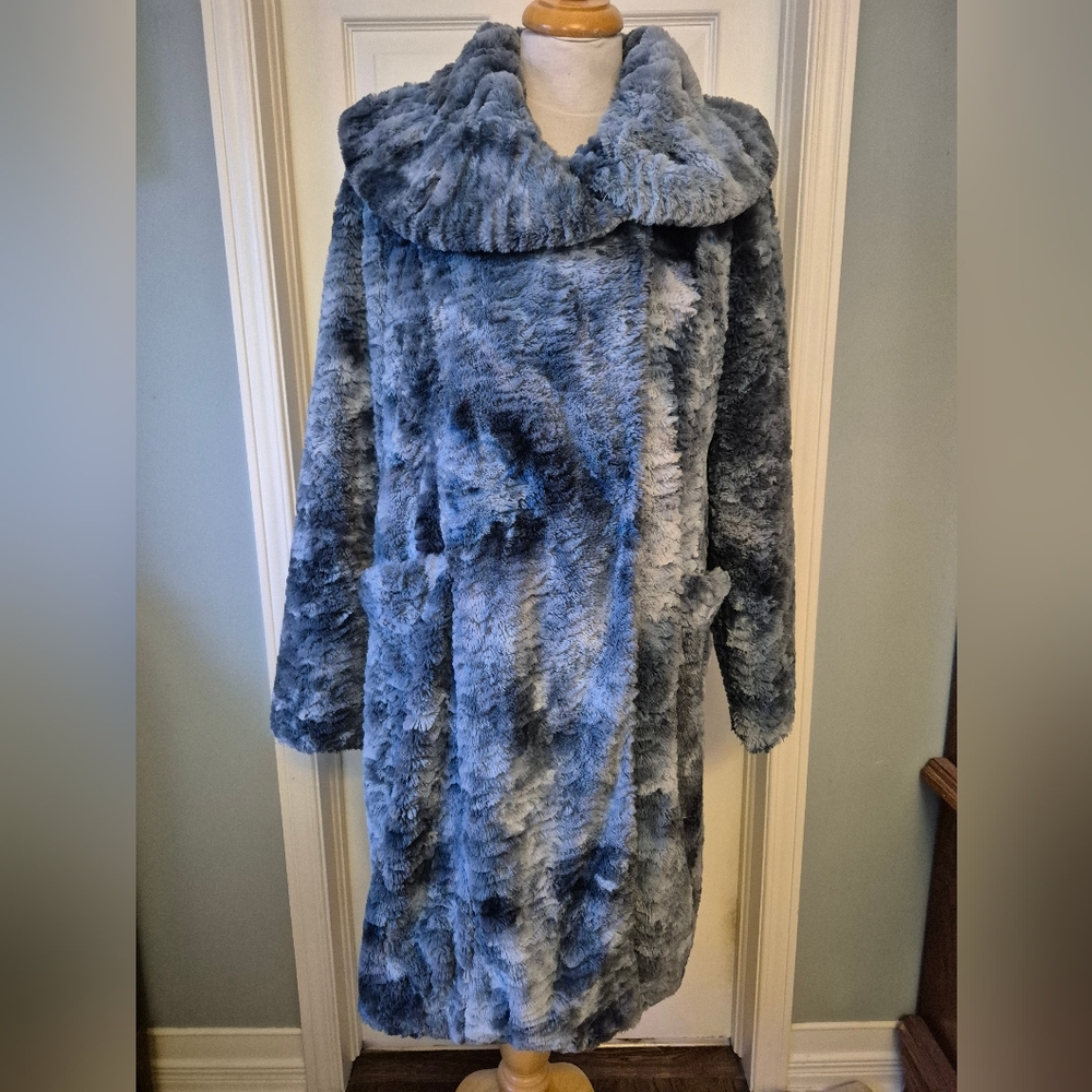 Women's Faux Fur Coat - Blue Tones